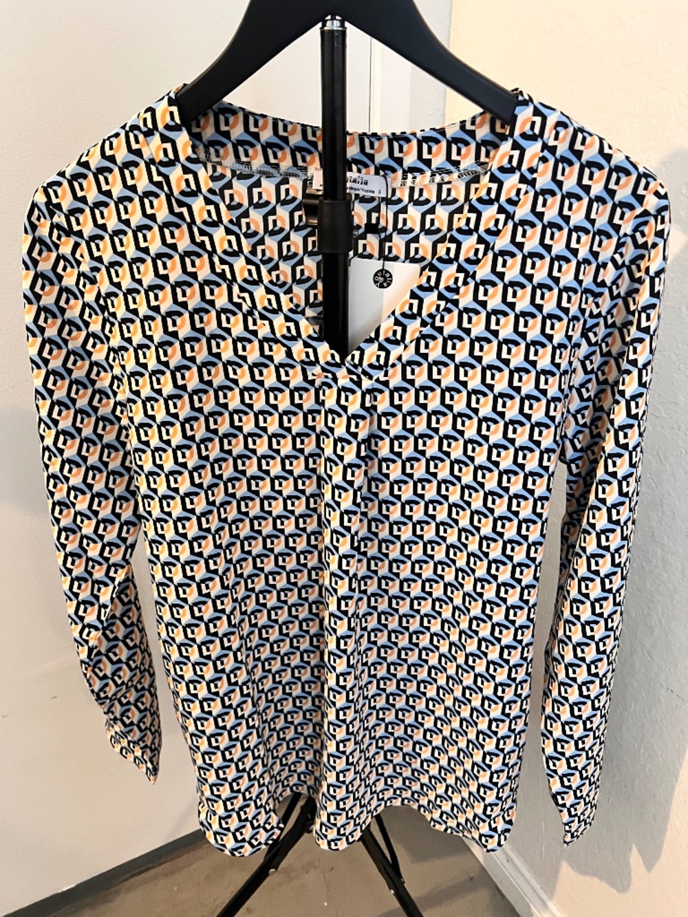 Youtalia NWT Light Blue, Gold & Black Print Roll Tab Sleeve Blouse | Size Small